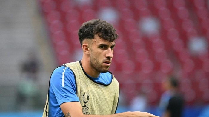 Atalantas Italian defender #22 Matteo Ruggeri attends a training session on the eve of the UEFA Super Cup football match Real Madrid v Atalanta Bergamo in Warsaw, Poland, on August 13, 2024. The 2024 UEFA Super Cup final football match between Real Madrid and Atalanta will be held on August 14, 2024 at the National Stadium in Warsaw. (Photo by Sergei GAPON / AFP)