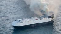 Terbakar 3 Minggu, Kapal Pembawa Mobil Listrik Akhirnya Tenggelam