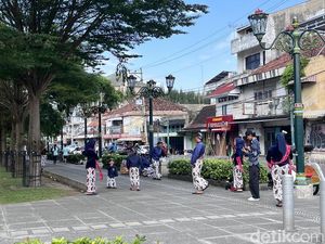 Libur Sekolah, Jasa Sewa Baju Adat di Malioboro Jogja Panen Cuan Libur Sekolah, Jasa Sewa Baju Adat di Malioboro Jogja Panen Cuan