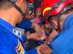 Lansia di Barru Lapor Damkar gegara Cincin Nyangkut Bikin Jari Bengkak-Luka