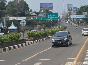 Polisi Terapkan One Way Arah Jakarta Siang Ini, Lalin Arah Puncak Bogor Ditutup Polisi Terapkan One Way Arah Jakarta Siang Ini, Lalin Arah Puncak Bogor Ditutup