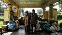 Potret Kehidupan di Antara Nisan Kuburan China