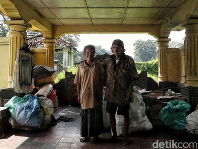 Potret Kehidupan di Antara Nisan Kuburan China