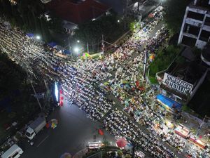 Momen Warga-Santri Doa Bersama Sambut Tahun Baru Islam di Kota Kediri Momen Warga-Santri Doa Bersama Sambut Tahun Baru Islam di Kota Kediri
