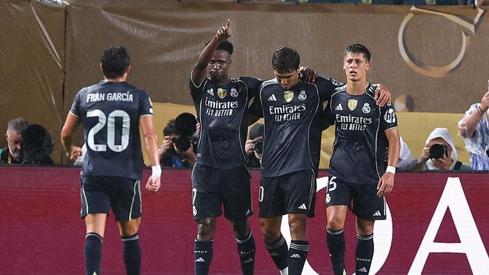 PHILADELPHIA, PENNSYLVANIA - JUNE 26: Vinicius Junior of Real Madrid celebrates after scoring a goal to make it 0-1 during the FIFA Club World Cup 2025 group H match between FC Red Bull Salzburg and Real Madrid CF at Lincoln Financial Field on June 26, 2025 in Philadelphia, Pennsylvania. (Photo by Robbie Jay Barratt - AMA/Getty Images)