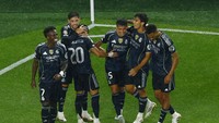 Real Madrid duduk di peringkat teratas dengan raihan 54,83 juta Euro hingga perempatfinal, dengan 32,8 juta di antaranya berasal dari bonus partisipasi, tertinggi di antara peserta lainnya. Foto: REUTERS/Susana Vera