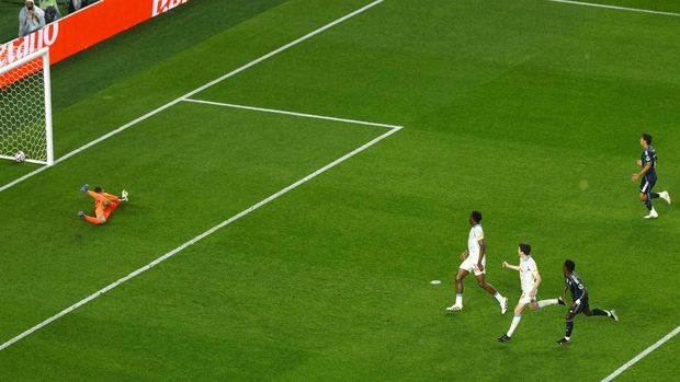 Soccer Football - FIFA Club World Cup - Group H - RB Salzburg v Real Madrid - Lincoln Financial Field, Philadelphia, Pennsylvania, U.S. - June 26, 2025 Real Madrid's Vinicius Junior scores their first goal REUTERS/Susana Vera