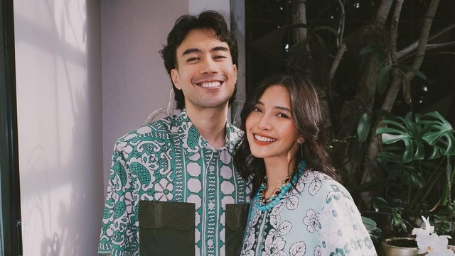 Berita Viral Selebriti dari InsertLive : Sheila Dara Bahas soal Penyakit Vidi Aldiano: Rasanya Tuh...
