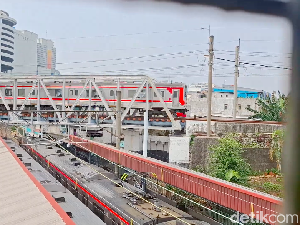 Video Keunikan Stasiun Kampung Bandan, Punya 2 Jalur di Atas dan Bawah Video Keunikan Stasiun Kampung Bandan, Punya 2 Jalur di Atas dan Bawah