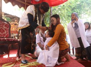 Tradisi Ruwatan Wayang Krucil Warnai 1 Suro di Kediri Tradisi Ruwatan Wayang Krucil Warnai 1 Suro di Kediri