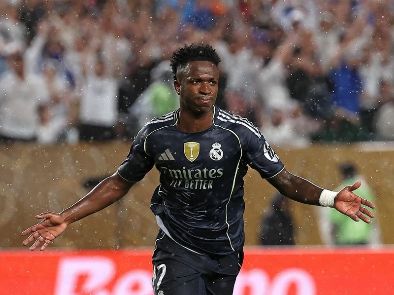 Real Madrid's Brazilian forward #07 Vinicius Junior celebrates scoring his team's first goal during the FIFA Club World Cup 2025 Group H football match between Austria's FC Salzburg and Spain's Real Madrid at Lincoln Financial Field Stadium in Philadelphia on June 26, 2025. (Photo by FRANCK FIFE / AFP)