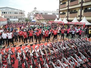 2.000 Peserta Meriahkan Bhayangkara Fun Walk Polres Gowa, Ada Doorprize 2.000 Peserta Meriahkan Bhayangkara Fun Walk Polres Gowa, Ada Doorprize