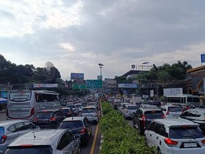 Polisi Catat 10 Ribu Kendaraan Mengarah ke Puncak Bogor Pagi Ini Polisi Catat 10 Ribu Kendaraan Mengarah ke Puncak Bogor Pagi Ini