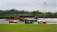 Sensasi Mengitari Sirkuit Sepang Sembari Dikelilingi Mobil SuperGT Wara-wiri