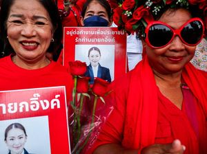 Bangkok Memerah, Ribuan Pendukung Pheu Thai Bela Paetongtarn