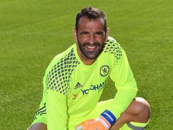 Eduardo Carvalho cuma tampil sembilan kali selama memperkuat Benfica di musim 2011/2012 dengan status pinjaman. Pemain yang berposisi sebagai kiper itu baru berkostum Chelsea sejak 2016 sampai 2018 tanpa tampil sekalipun di level tertinggi. (Foto: Chelsea FC via Getty Images/Darren Walsh)