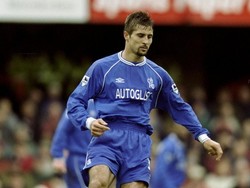 Emerson Thome membela Benfica pada musim 1995/1996. Dia baru berada di Chelsea pada musim 1999/2000. (Foto: Getty Images/Gary M. Prior)