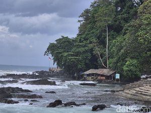 Gelombang Tinggi di Teluk Palabuhanratu, Wisatawan Diminta Waspada Gelombang Tinggi di Teluk Palabuhanratu, Wisatawan Diminta Waspada
