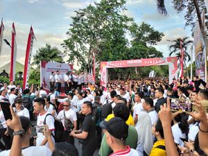 Kapolda Bali Lepas Ribuan Peserta Jalan Sehat Polri Bersama TNI & Masyarakat Kapolda Bali Lepas Ribuan Peserta Jalan Sehat Polri Bersama TNI & Masyarakat