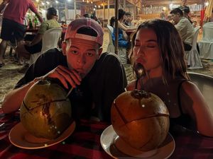 Justin Hubner dan Jennifer Coppen Nikmati Seafood Pinggir Pantai Bali