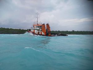 Kapal Kandas di Perairan Tanjung Goram Buton Utara, 1 ABK Tewas-7 Selamat Kapal Kandas di Perairan Tanjung Goram Buton Utara, 1 ABK Tewas-7 Selamat