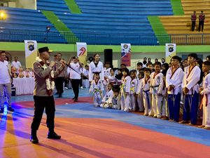 Ratusan Atlet Taekwondo Berdiri Berebut Piala Kapolda Babel Cup 2025 Ratusan Atlet Taekwondo Berdiri Berebut Piala Kapolda Babel Cup 2025