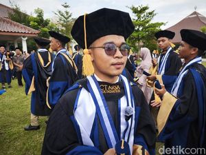 Kisah Dafa Lulusan Terbaik SMA CT Arsa Diterima 14 Kampus Luar Negeri Kisah Dafa Lulusan Terbaik SMA CT Arsa Diterima 14 Kampus Luar Negeri