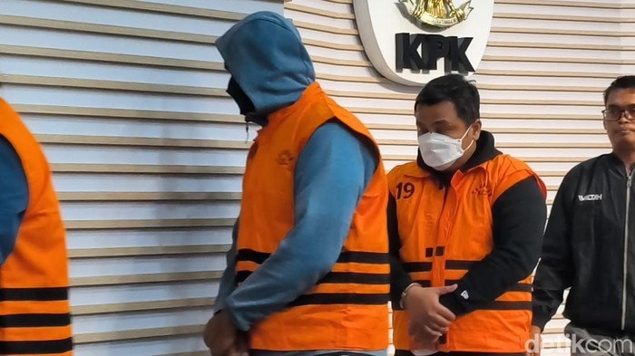 Kadis PUPR Provinsi Sumatera Utara (Sumut), Topan Ginting, serta empat orang lainnya ditetapkan tersangka KPK. (Kurniawan/detikcom)