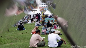 Libur Panjang, Lapangan Banteng Dipadati Pengunjung