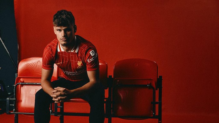 KIRKBY, ENGLAND - JUNE 26: (THE SUN OUT, THE SUN ON SUNDAY OUT) Milos Kerkez new signing for Liverpool FC at AXA Training Centre on June 26, 2025 in Kirkby, England. (Photo by Liverpool FC/Liverpool FC via Getty Images)
