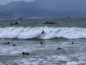 Pantai Cikembang: Dari Sarang Ular Jadi Surga Surfing di Sukabumi Pantai Cikembang: Dari Sarang Ular Jadi Surga Surfing di Sukabumi