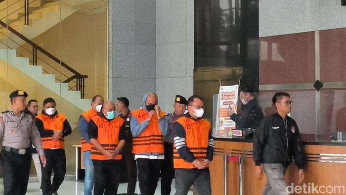 Lima orang jadi tersangka dalam OTT di Sumut. Salah satu tersangka merupakan Kepala Dinas PUPR Sumut, Topan Ginting. (Kurniawan/detikcom)
