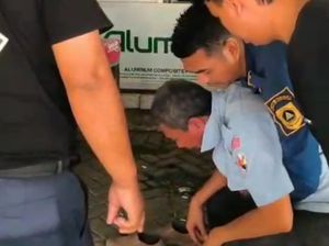Video:  Momen Damkar Bantu Pria di Bogor Tersedak saat Makan Bakso