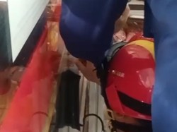 Tangan Bocah Terjepit Pintu Minimarket di Bogor, Damkar Evakuasi