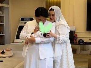 Thariq dan Aaliyah Akikah Baby Arash, Netizen Penasaran Wajah Ponakan Online