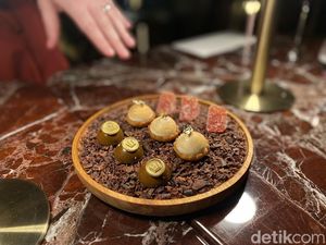 Video: Hidangan Inggris Spesial ala Chef Kirk Disuguhkan di Lantai 22 Video: Hidangan Inggris Spesial ala Chef Kirk Disuguhkan di Lantai 22