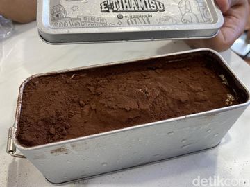 Viral di Blok M, Ada Tiramisu Kaleng yang Belinya Pakai Mesin Otomatis
