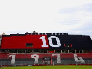 Foto Tribune Lionel Messi di Stadion Klub Masa Kecilnya