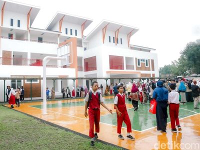 Antusias Siswa Melihat Sekolah Rakyat Sentra Handayani