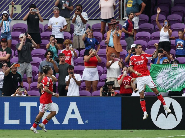 Soccer Football - FIFA Club World Cup - Group C - Benfica v Auckland City - Inter & Co Stadium, Orlando, Florida, U.S. - June 20, 2025 Benfica's Angel Di Maria celebrates scoring their first goal with Benfica's Gianluca Prestianni REUTERS/Amanda Perobelli