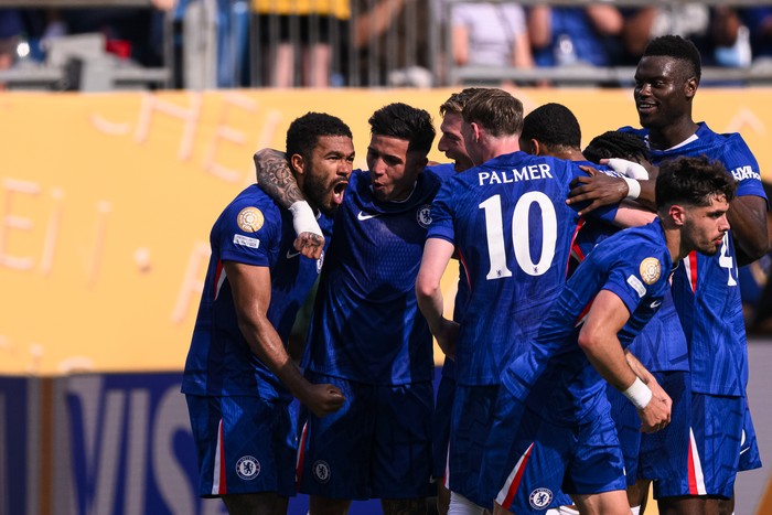 CHARLOTTE, NORTH CAROLINA - JUNE 28: Reece James of Chelsea FC (L) celebrating his goal with his teammates during the FIFA Club World Cup 2025 round of 16 match between SL Benfica and Chelsea FC at Bank of America Stadium on June 28, 2025 in Charlotte, United States. (Photo by Marcio Machado/Eurasia Sport Images/Getty Images)