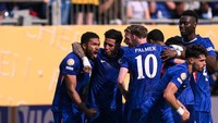 Setelah 0-0 di babak pertama, Chelsea sempat unggul duluan. Kapten Reece James membawa skor 1-0 lewat gol tendangan bebasnya. (Foto: Marcio Machado/Eurasia Sport Images/Getty Images)