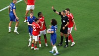 Skor imbang membuat laga lanjut ke extra time. Di masa perpanjangan waktu, Benfica harus kehilangan Gianluca Prestianni, yang dikartu merah. (Foto: Mike Segar/REUTERS)