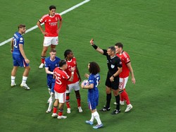 Skor imbang membuat laga lanjut ke extra time. Di masa perpanjangan waktu, Benfica harus kehilangan Gianluca Prestianni, yang dikartu merah. (Foto: Mike Segar/REUTERS)