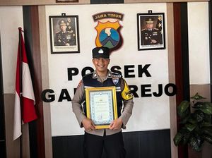 Polda Jatim Berikan Penghargaan untuk Inovasi Bripka Bagus Pratomo Polda Jatim Berikan Penghargaan untuk Inovasi Bripka Bagus Pratomo