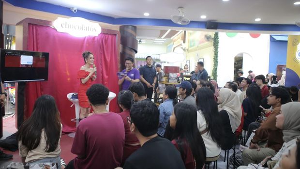 Cinta Laura