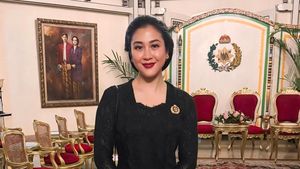 Foto: Gaya Sherina Hingga Vicky Shu Ikut Kirab Malam 1 Suro, Berkebaya Hitam