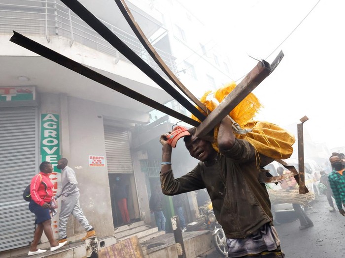 A man carries steel taken from buildings torched during demonstrations to mark the first anniversary of the deadly 2024 anti-government protests that drew widespread condemnation over the use of force by security agencies, in downtown Nairobi, Kenya June 26, 2025. REUTERS/Thomas Mukoya