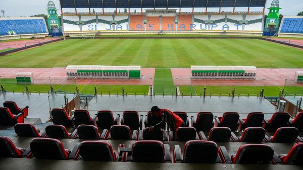 Intip Persiapan Stadion Si Jalak Harupat Jelang Piala Presiden 2025
