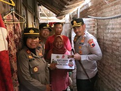 Polda Jateng Bagi Paket Bansos Sambut HUT Bhayangkara, Warga Jepara Apresiasi